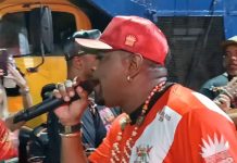 Arrancada e ala a ala da Grande Rio no ensaio de rua