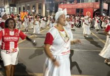Arrancada e ala a ala da Viradouro no ensaio de rua