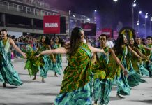 Comissão e samba são pontos altos da Inocentes em ensaio técnico no Sambódromo