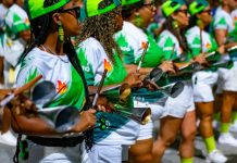 Freddy Ferreira analisa a bateria da Mocidade no ensaio técnico