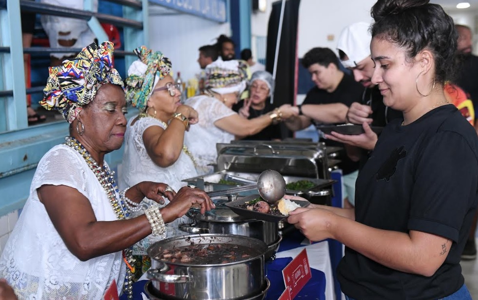 Unidos de Vila Isabel recebe Martinho da Vila em feijoada no domingo