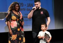 Emoção em dose dupla! Dandara Oliveira e Macaco Branco celebram conquistas de Enzo e Gael no Destaques do Ano