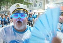 Ela vai te pegar! Vila ‘assombra’ Boulevard em mais um ensaio de rua com samba na ponta da língua