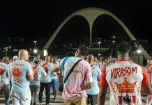 Bateria da Viradouro faz ensaio no setor 11 da Sapucaí, mestre Ciça é ovacionado e crava: ‘Temos o melhor samba do carnaval’