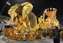 Bateria ‘Ritmo 12’ se destaca em desfile do Camisa 12, mas harmonia não fluiu como o esperado