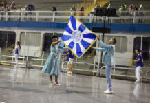 Com forte chuva e pista molhada, casal e forte canto são grandes destaques no ensaio da Tatuapé