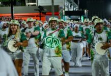 Freddy Ferreira analisa a bateria da Imperatriz no ensaio técnico na Sapucaí
