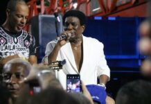 Emoção toma conta de Neguinho em ensaio técnico da Beija-Flor: ‘Esse samba é tudo que a gente queria’