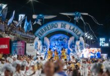 Sapucaí vira terreiro de Laíla em ensaio técnico arrebatador da Beija-Flor com a força do rolo compressor nilopolitano