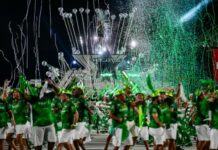 Independente feliz! Mocidade brinca de desfilar, comunidade dá show e último ensaio antes do desfile oficial deixa boas credenciais