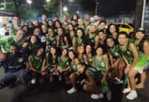 Bateria e canto da comunidade são pontos fortes em ensaio de rua da Mocidade