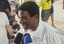 Neguinho da Beija-Flor fala do próprio futuro e do carnaval santista
