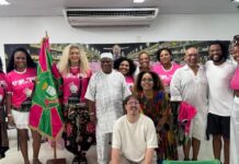 Artistas, ativistas, lideranças e intelectuais visitam barracão da Mangueira na Cidade do Samba