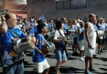 Gana sempre! Felizes, componentes da Portela cantam forte no ensaio de rua