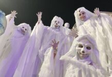 O trem fantasma da Vila Isabel arrepia e encanta na Sapucaí