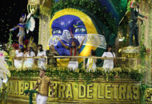 Componentes da Mocidade Unida da Mooca vibram com desfile da escola e reforçam sonho de chegar ao Grupo Especial