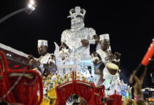 Buscando retornar ao Grupo Especial, Tom Maior faz grande desfile com emoção no final