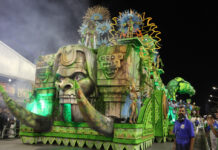 Conjunto visual deslumbrante e harmonia animada embalam desfile da Unidos de Vila Maria