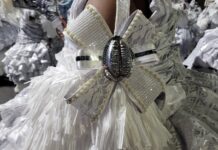 Ala da Imperatriz traz as vestes brancas na tradição de Oxalá como simbolismo de renovação e pureza