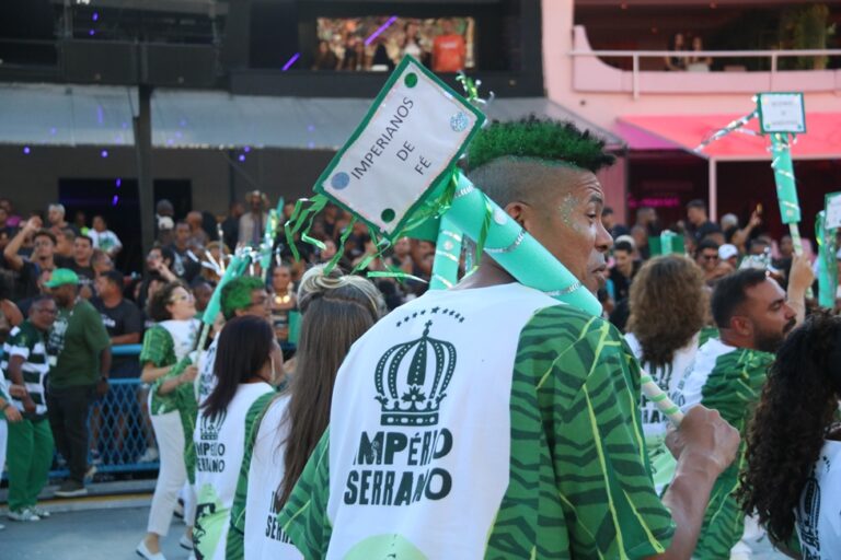 Império Serrano Carnaval 2025: galeria de fotos do desfile
