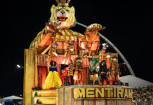 Comissão de frente criativa e instrumentos de sopro na bateria marcam desfile do Império de Casa Verde