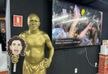 Carnaval e Oscar se encontram no Camarote King no primeiro dia de desfiles do Grupo Especial