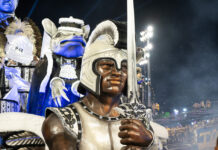 Quesitos da Tatuapé demonstram satisfação com desfile e aguardam escola no sábado das campeãs