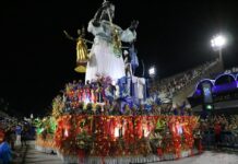 A emoção do retorno: comunidade celebra volta da Tradição à Sapucaí