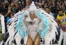 Mayara Lima lota mais de 15 turmas em tour de workshops de samba no pé na Europa