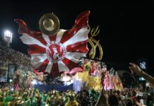 Com enredo potente e desfile de estética primorosa, Viradouro reafirma sua força na disputa pelo bicampeonato