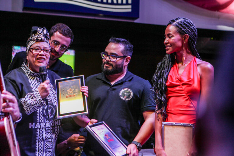 Vencedoras do Estrela do Carnaval 2025 de SP, baianas dos Gaviões da Fiel celebram amor incondicional