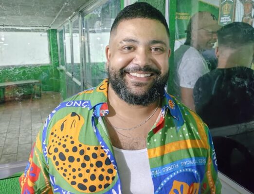 Raiz que renova: Império Serrano aposta em pratas da casa para reconstrução em 2026 6 carnavalesco renatao imperioserrano