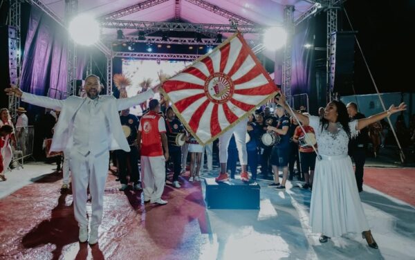 União de Maricá comemora 10 anos com show de Xande de Pilares na próxima segunda 1 casal marica