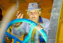 Em dia de novo papa, conheça a escola de samba de São Paulo que tem padre como presidente