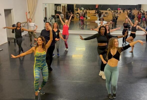 Unidos do Jacarezinho prepara ala coreográfica de estrangeiros para o próximo desfile 1 aulajacarezinho