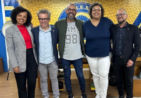 Comitiva do Ministério da Cultura visita barracão da Unidos da Tijuca e debate iniciativas voltadas para a leitura 1 comitiva cultura