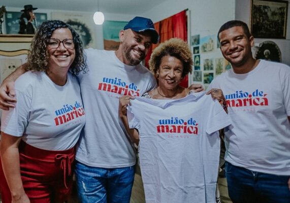 Elisa Lucinda participa da narração do vídeo do enredo da União de Maricá e é convidada para desfilar 1 lucinda marica