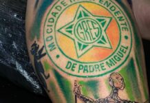Amor tatuado: comissões de frente da Mocidade viram arte no corpo de torcedor