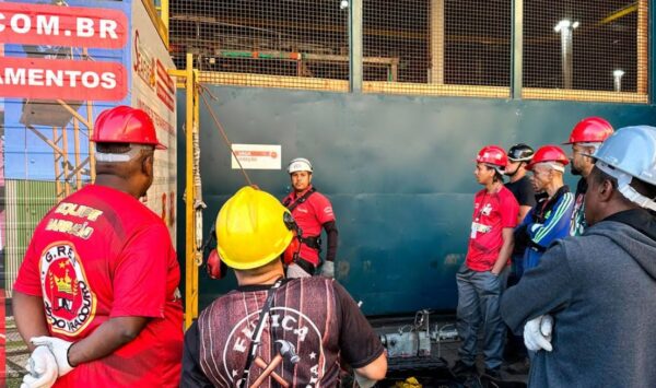 Treinamento contra Incêndio reuniu escolas na Cidade do Samba 1 treinocds