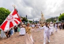 Unidos de Padre Miguel faz história com desfile inédito na Disney de Hong Kong