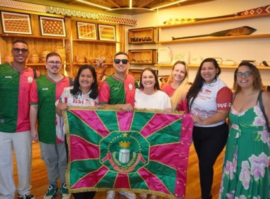 Comitiva da Mangueira visita Oiapoque em nova etapa de pesquisa para homenagear Mestre Sacaca 1 comitivamangueira