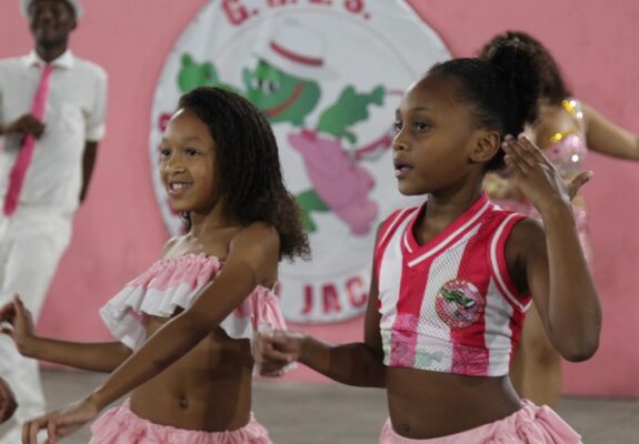 criancas jacarezinho
