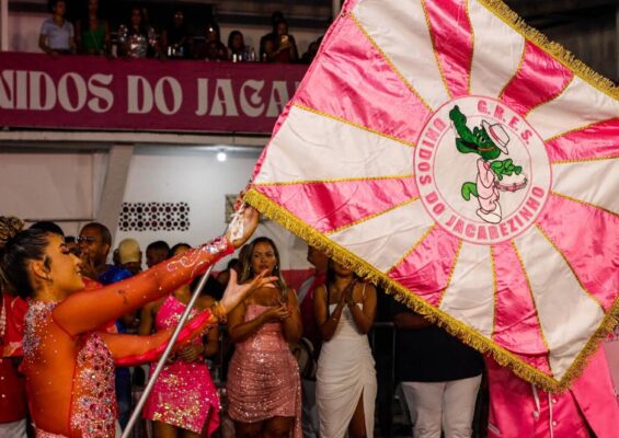 Feijoada do Jacarezinho acontece neste domingo com entrega de sinopse e shows de Xande de Pilares e bateria do Salgueiro 1 feijoada jacarezinho