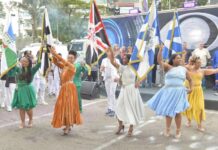 Escolas do Acesso 1 de São Paulo celebram transmissão do Carnaval 2026 na Band