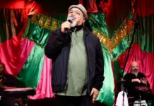 Comunidade e celebridades lotam a quadra da Mangueira para entoar sucessos de Jorge Aragão