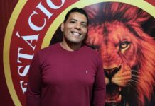 Carnavalesco da Estácio de Sá assina projeto de estátua em homenagem a Tata Tancredo