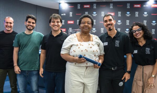 Guanayra Firmino e Evelyn Bastos recebem título de beneméritos da Liesa 1 guanayra