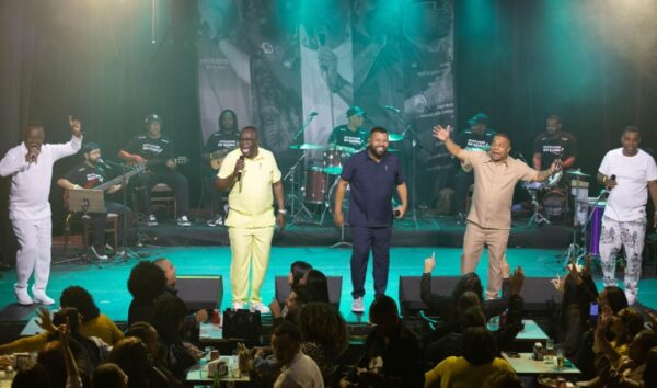 Encontro de gigantes: 'Os Puxadores' lotam Teatro Rival em noite histórica para o samba 1 puxadores show