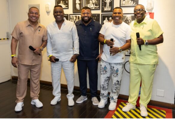 Encontro de gigantes: 'Os Puxadores' lotam Teatro Rival em noite histórica para o samba 3 puxadores show 2