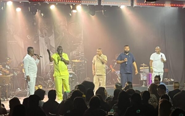Encontro de gigantes: 'Os Puxadores' lotam Teatro Rival em noite histórica para o samba 4 puxadores show 3